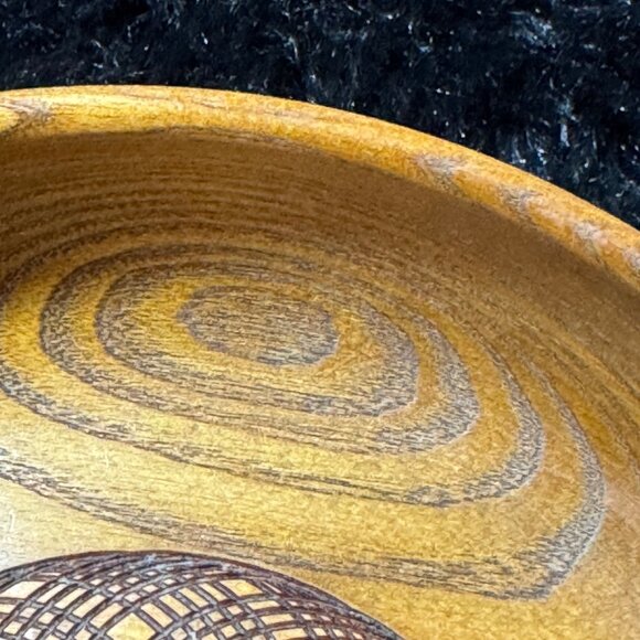 Berner Oberlander Handwerk Wooden Bowl With Intricate Geometric Design - Picture 5 of 8